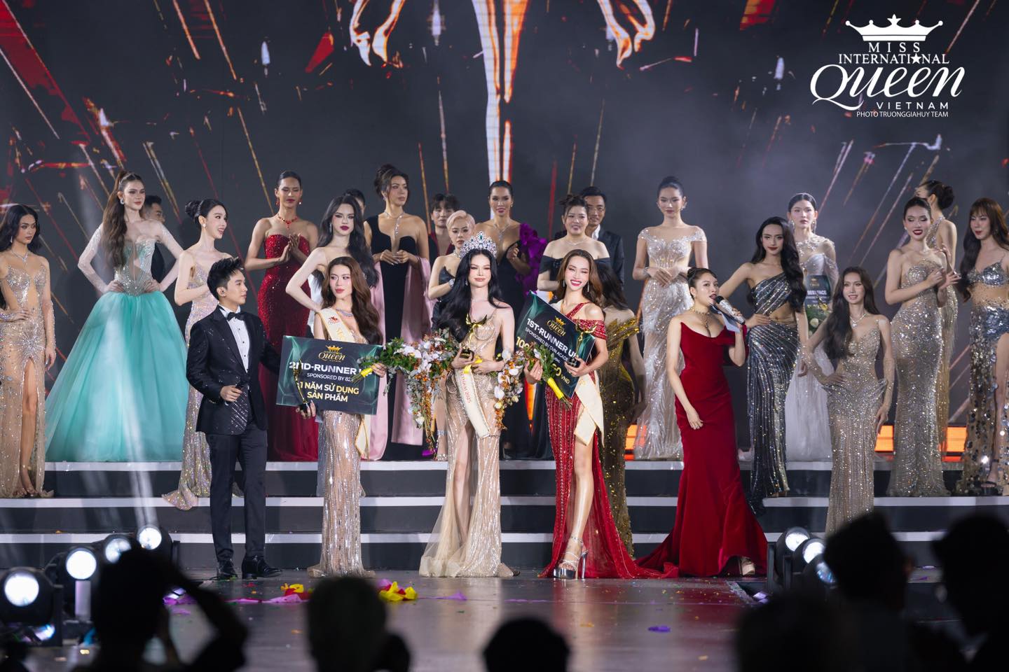post-image-a-hau-chuyen-gioi-thuy-tien-len-tieng-sau-khoanh-khac-gay-tranh-cai-tai-miss-international-queen-vietnam-2025
