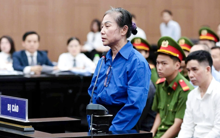 post-image-ba-hoang-thi-thuy-lan-va-ong-nguyen-van-hau-nghen-ngao-truoc-toa-noi-ve-hoan-canh-gia-dinh