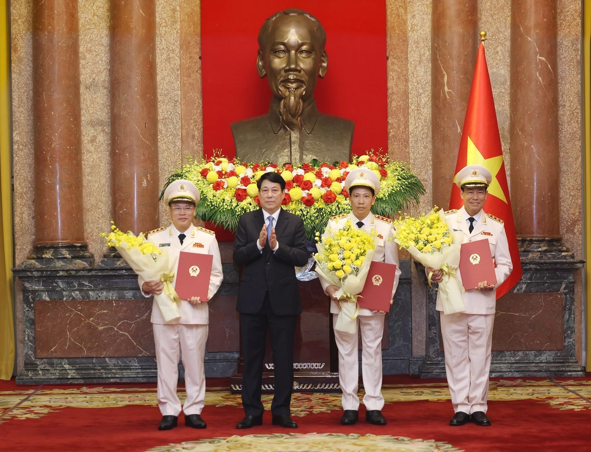 post-image-ba-thu-truong-bo-cong-an-duoc-thang-cap-ham-thuong-tuong