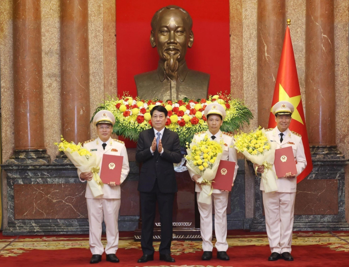 post-image-ba-thu-truong-cong-an-duoc-thang-cap-bac-ham-thuong-tuong