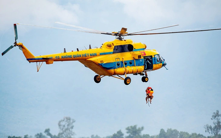 post-image-bao-so-1-manh-len-cap-10-giat-cap-13-canh-bao-mua-lon-o-mien-trung