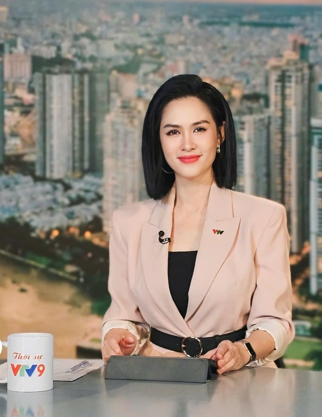 post-image-btv-thuy-hang-vtv-gay-an-tuong-voi-man-phong-van-be-gai-tai-dai-le-304