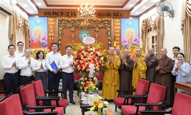 post-image-chu-tich-hoi-lhtn-viet-nam-tham-va-chuc-mung-giao-hoi-phat-giao-viet-nam-nhan-dai-le-vesak