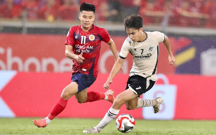 post-image-clb-cong-an-ha-noi-be-tac-truoc-loi-choi-phong-ngu-cua-ha-tinh-tai-v-league