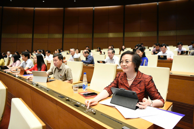 post-image-co-quan-nha-nuoc-duoc-phep-ky-hop-dong-voi-doanh-nhan-xuat-sac-diem-moi-trong-luat-can-bo-cong-chuc