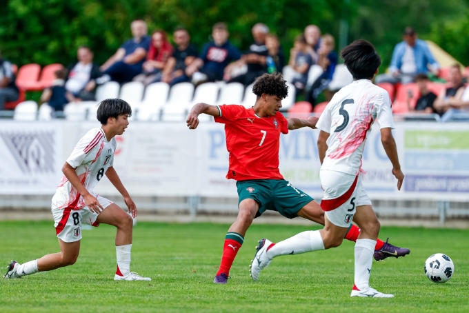 post-image-cristiano-jr-toa-sang-con-trai-ronaldo-lap-cong-cung-u15-bo-dao-nha