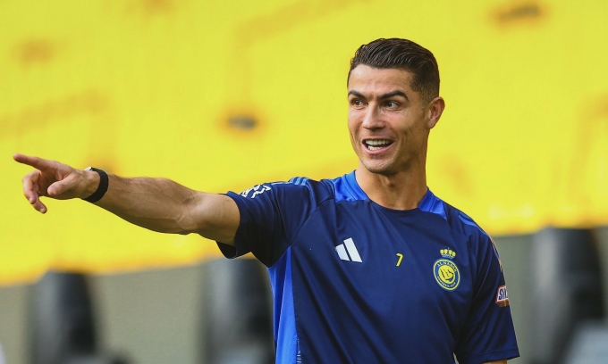 post-image-cristiano-ronaldo-lan-dau-vang-mat-2-tran-lien-tiep-tai-al-nassr-vi-chan-thuong