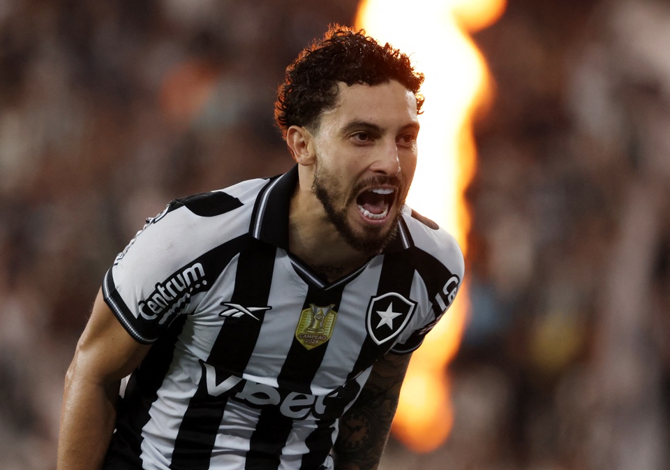 post-image-cuu-sao-mu-alex-telles-toa-sang-giup-botafogo-thang-tran-tai-fifa-club-world-cup