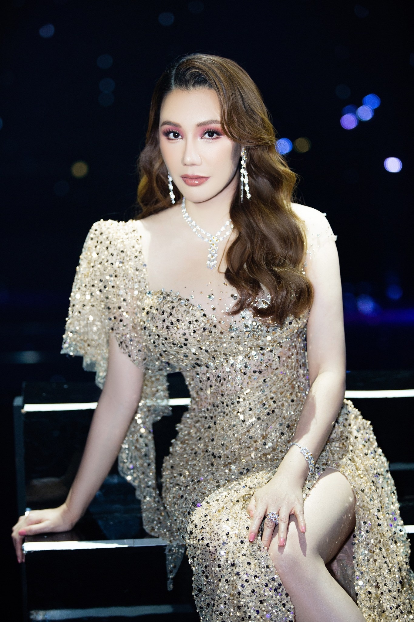 post-image-ho-quynh-huong-len-xe-hoa-tiec-cuoi-rieng-tu-tai-ha-long