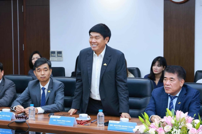 post-image-hoa-phat-xuat-xuong-thep-ray-cao-toc-dau-tien-vao-nam-2027