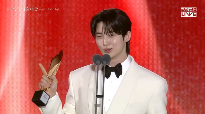 post-image-khi-cuoc-doi-cho-ban-qua-quyt-dai-thang-tai-baeksang-2025