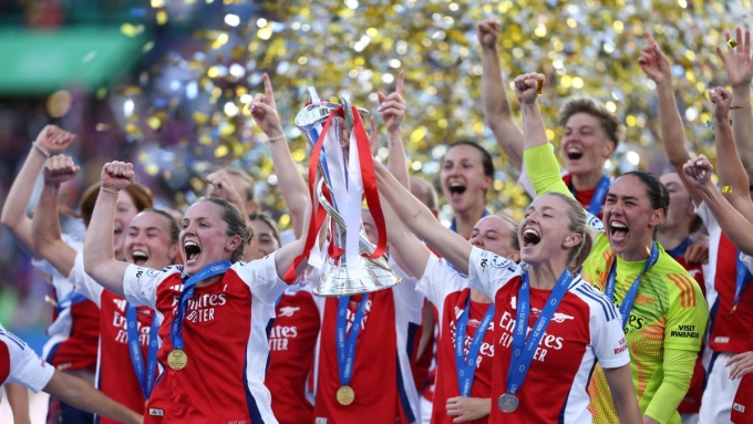 post-image-kich-tinh-nghet-tho-arsenal-danh-bai-barca-dang-quang-champions-league-bong-da-nu-2024-2025