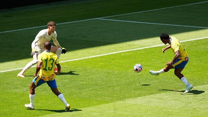 post-image-lucas-ribeiro-gay-sot-voi-sieu-pham-solo-tu-san-nha-tai-fifa-club-world-cup