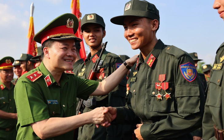 post-image-nhung-khoanh-khac-xuc-dong-chien-si-dieu-binh-dieu-hanh-va-tinh-cam-nguoi-dan-dong-nai