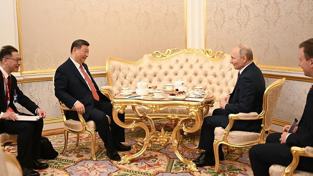 post-image-ong-putin-don-tiep-ong-tap-can-binh-tai-dien-kremlin-cung-nhau-thuong-tra-va-ban-luan