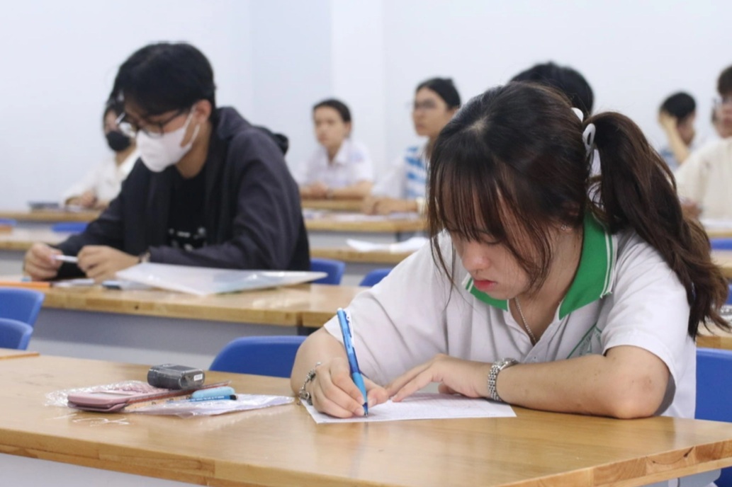 post-image-phan-anh-thi-sinh-to-cao-giam-thi-lam-mat-30-phut-lam-bai-tai-ky-thi-dai-hoc-lon-nhat-ca-nuoc