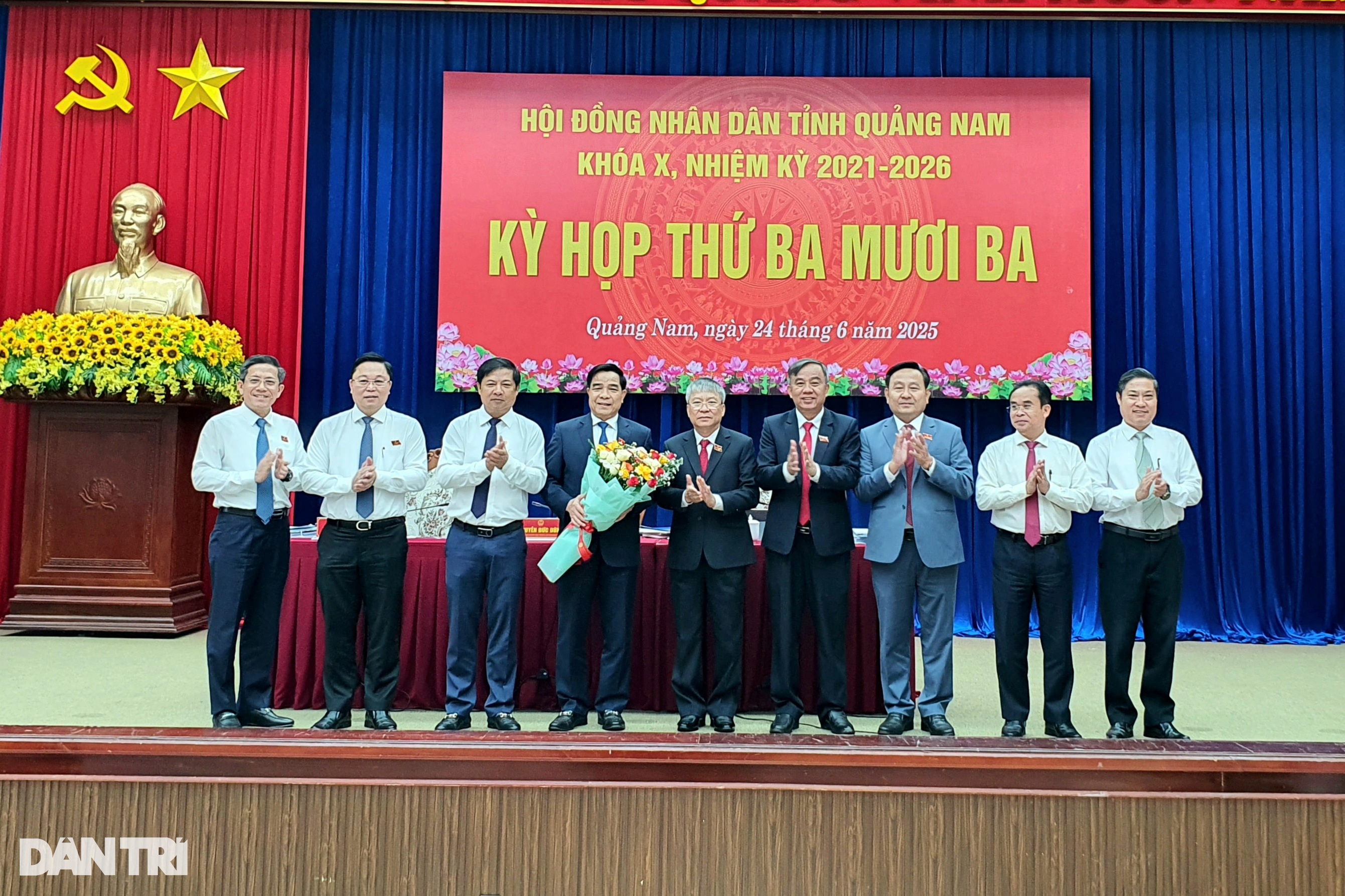 post-image-quang-nam-bi-thu-tinh-uy-canh-bao-ve-tinh-trang-nguoi-quen-nguoi-cua-minh-trong-bo-tri-can-bo