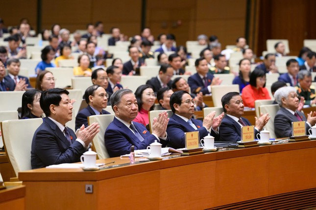 post-image-quoc-hoi-xem-xet-quyet-dinh-rut-ngan-nhiem-ky-khoa-xv-tai-ky-hop-thu-9