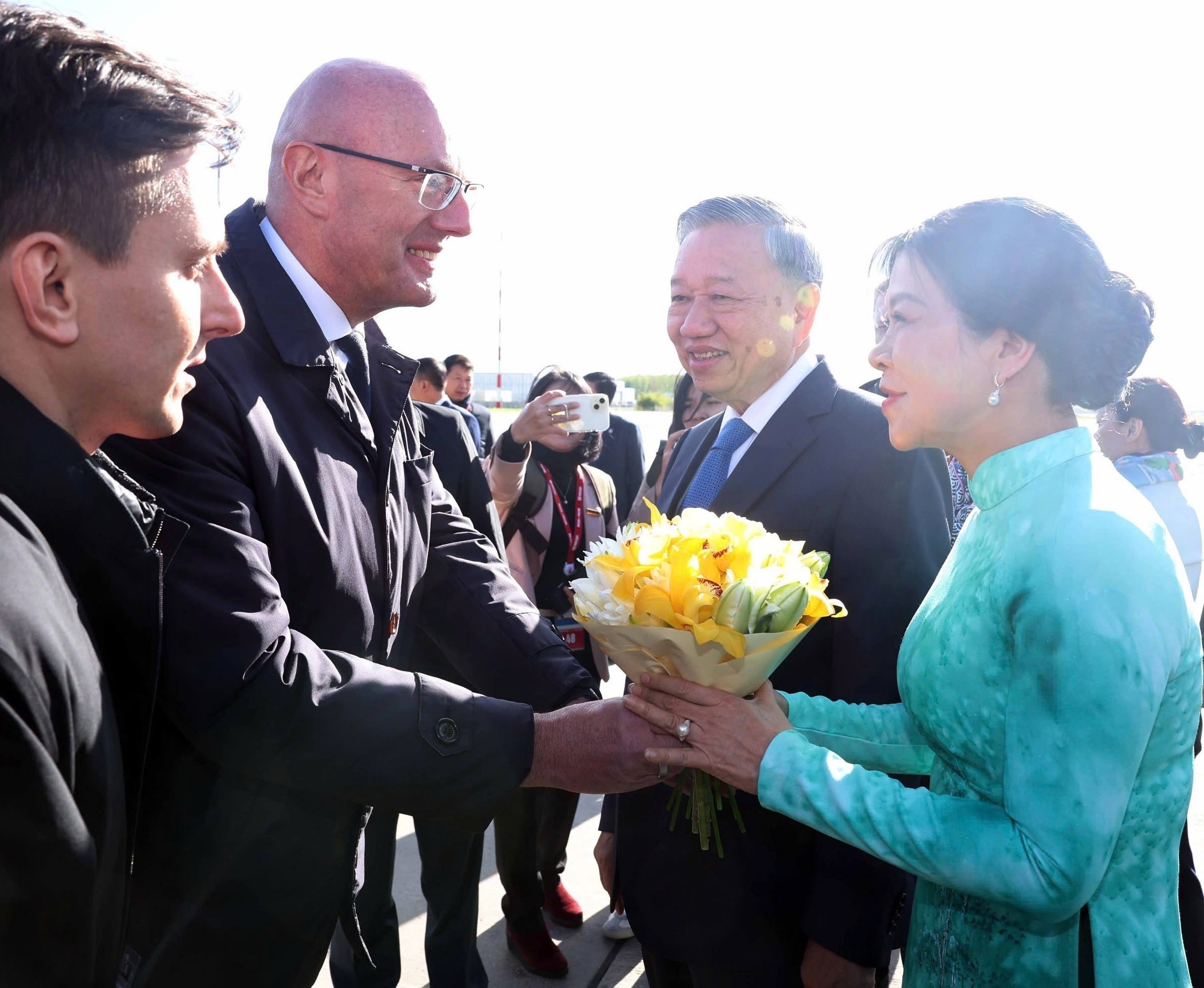 post-image-tong-bi-thu-to-lam-bat-dau-chuyen-tham-chinh-thuc-lien-bang-nga