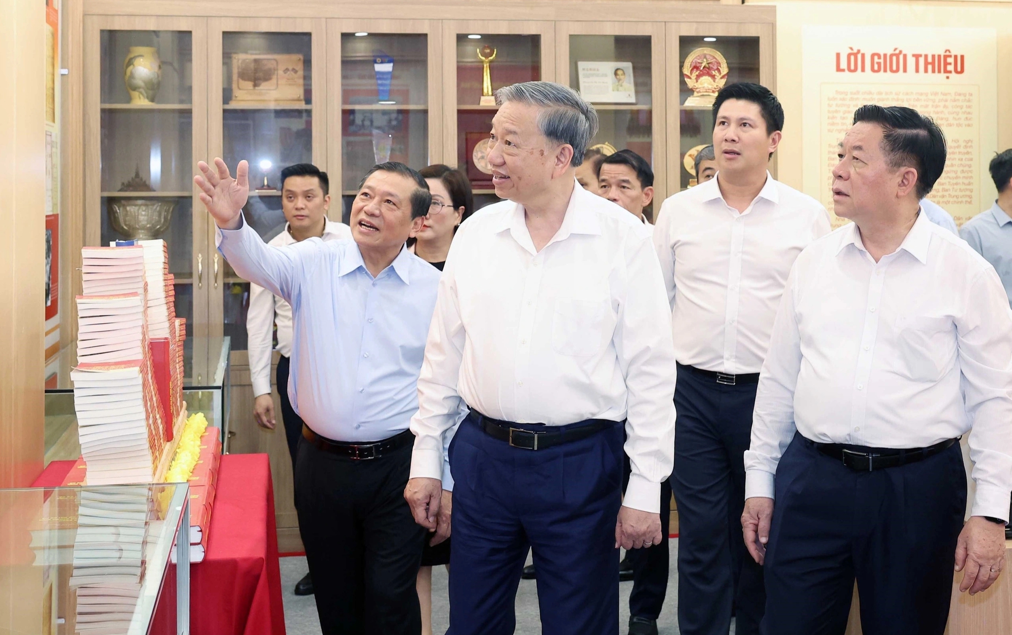 post-image-tong-bi-thu-to-lam-tang-cuong-dau-tranh-voi-cac-quan-diem-thu-dich-truoc-them-dai-hoi-xiv
