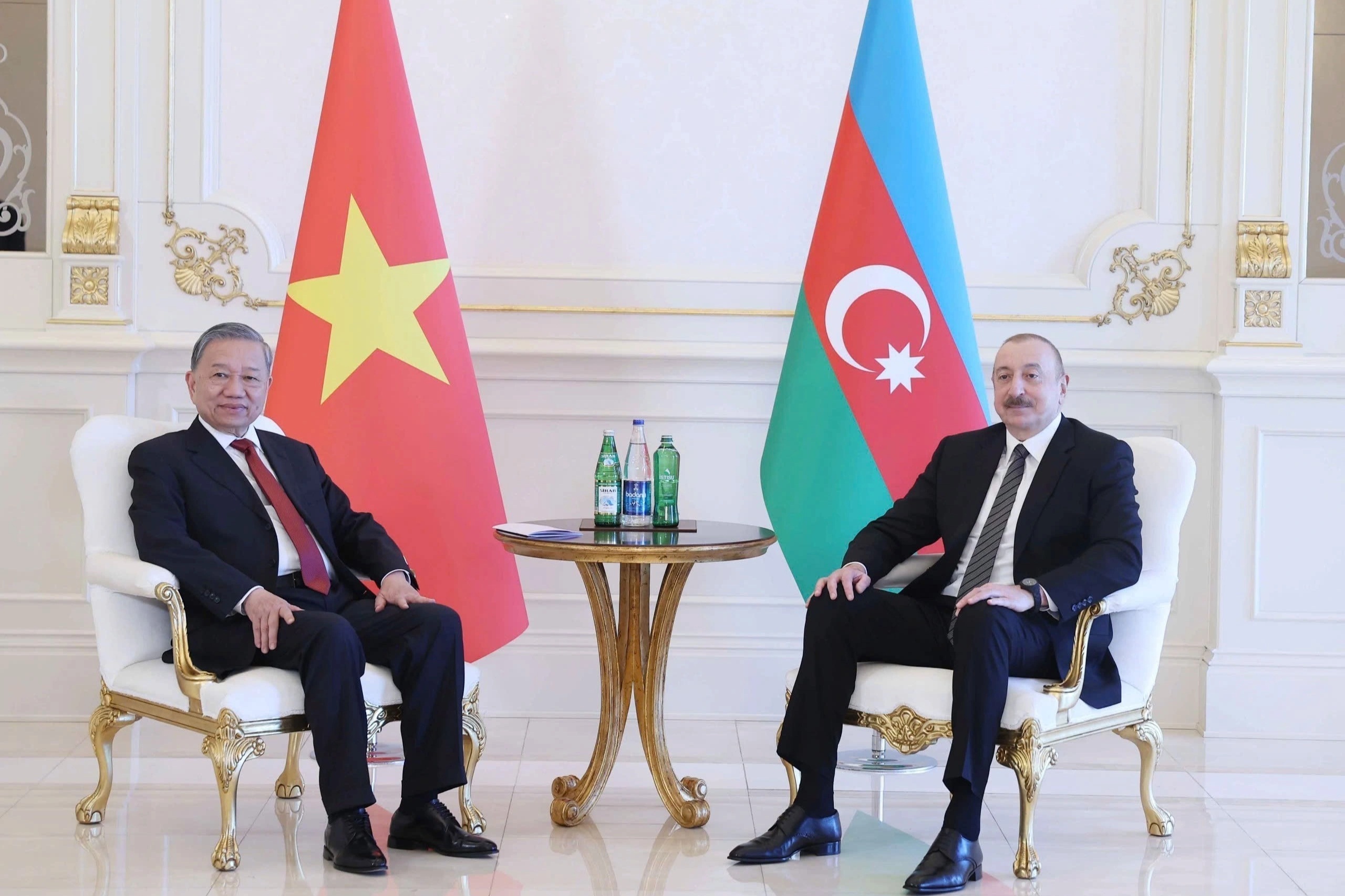 post-image-tong-bi-thu-to-lam-tham-cap-nha-nuoc-azerbaijan-le-don-trong-the-tai-phu-tong-thong