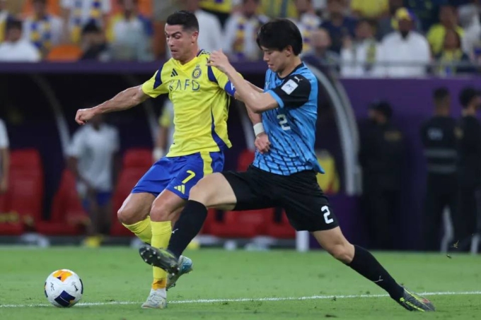 post-image-tottenham-hotspur-chieu-mo-kota-takai-ky-luc-chuyen-nhuong-cau-thu-nhat-ban