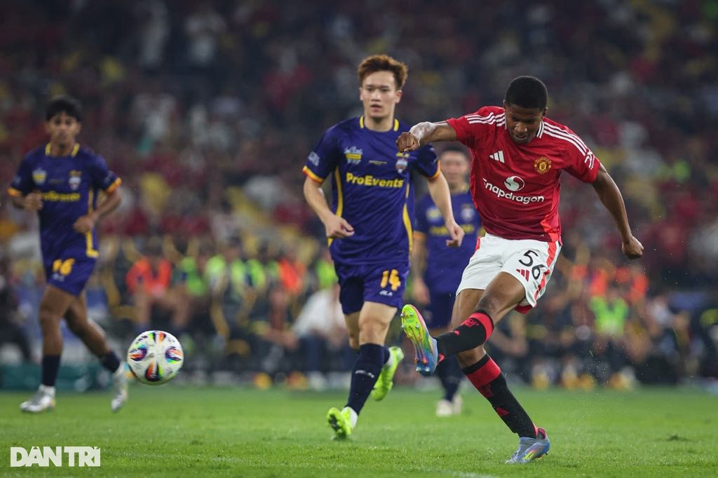 post-image-truyen-thong-dong-nam-a-ca-ngoi-hlv-kim-sang-sik-sau-chien-thang-truoc-man-utd