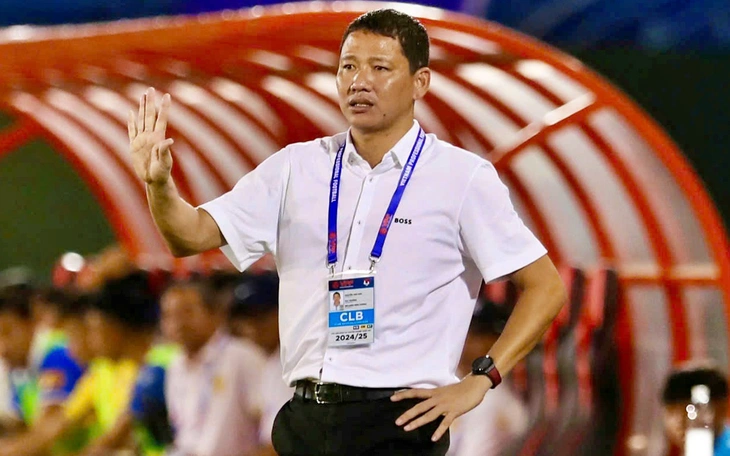 post-image-v-league-tien-linh-kien-quyet-o-lai-san-hlv-anh-duc-bat-luc-truoc-quyet-tam-cua-hoc-tro